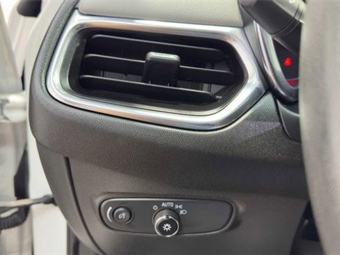 Used 2020 Chevrolet Equinox LS image 32