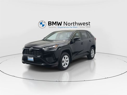 Used 2025 Toyota RAV4 LE AWD/4WD image 9