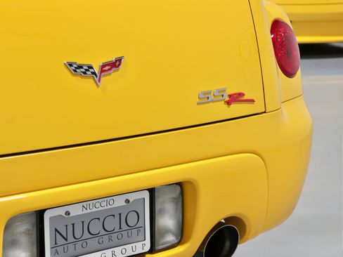 Used 2005 Chevrolet SSR w/ Preferred Equipment Group image 16