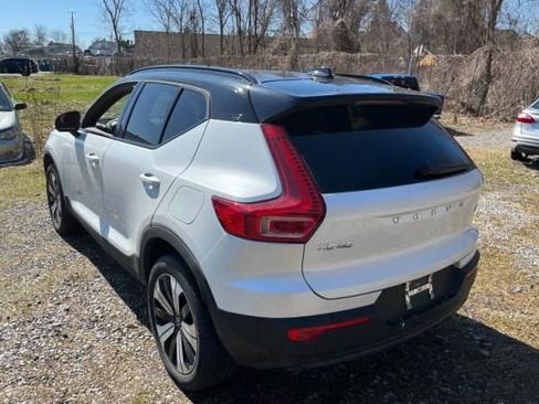 Used 2023 Volvo XC40 Recharge Plus image 5
