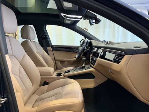 Certified 2020 Porsche Macan image 16