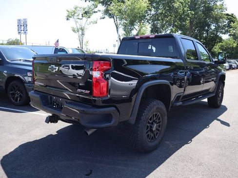 Used 2024 Chevrolet Silverado 2500 ZR2 w/ Technology Package AWD/4WD image 5