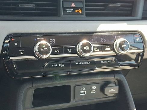 Certified 2025 Honda Pilot Touring image 12