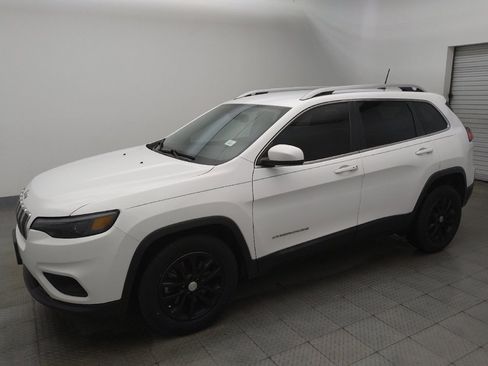 Used 2019 Jeep Cherokee Latitude Plus w/ Comfort/Convenience Group FWD image 2