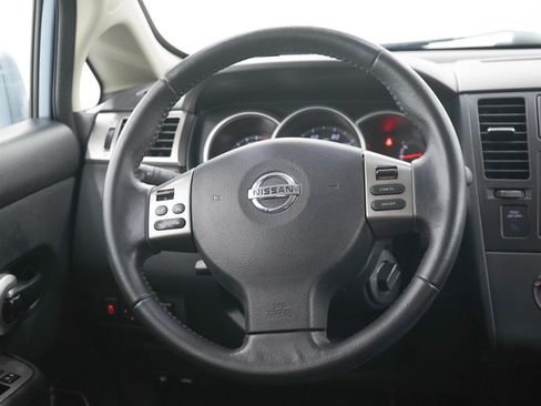 Used 2011 Nissan Versa Hatchback w/ Premium Pkg FWD image 15