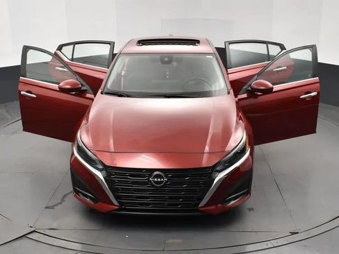 Used 2024 Nissan Altima 2.5 SV w/ SV Premium Package FWD image 10