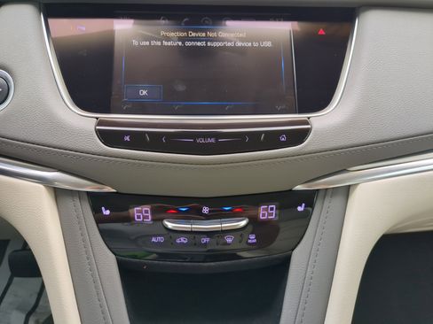 Used 2019 Cadillac XT5 Luxury image 24