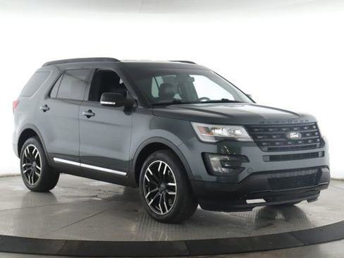 Used 2016 Ford Explorer XLT w/ Equipment Group 202A AWD/4WD image 2