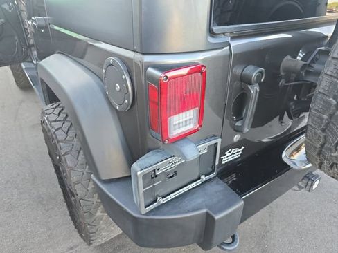 Used 2017 Jeep Wrangler Unlimited Sport w/ Connectivity Group AWD/4WD image 18