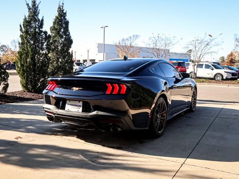 Used 2025 Ford Mustang Premium image 10