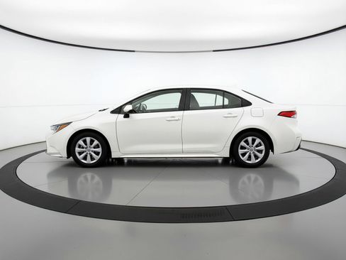Used 2025 Toyota Corolla LE FWD image 5
