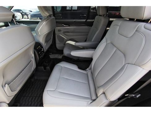 Used 2023 Jeep Grand Cherokee L Overland w/ Advanced Protech Group III AWD/4WD image 7