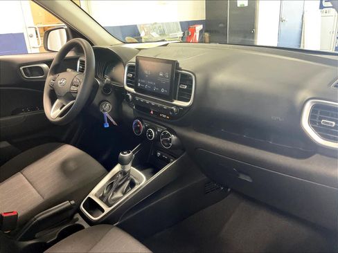 Used 2025 Hyundai Venue SE image 14