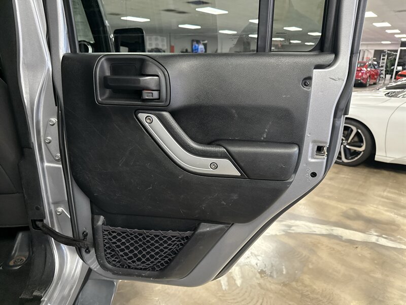 Used 2018 Jeep Wrangler Unlimited Sahara AWD/4WD image 28