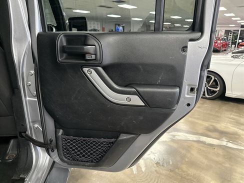 Used 2018 Jeep Wrangler Unlimited Sahara AWD/4WD image 28
