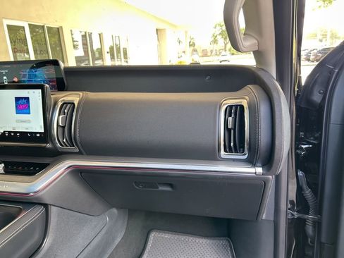 Used 2025 Ford Expedition Max Platinum AWD/4WD image 24