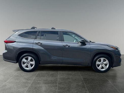 Used 2023 Toyota Highlander L FWD image 10