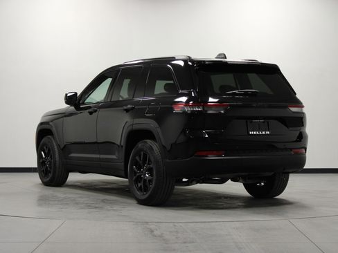 Used 2024 Jeep Grand Cherokee Altitude image 6