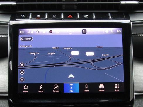 Used 2024 Jeep Grand Cherokee L Limited w/ Luxury Tech Group II image 32