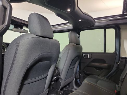 Used 2024 Jeep Wrangler Unlimited Sahara AWD/4WD image 24
