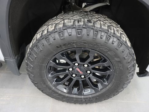 Used 2022 GMC Sierra 1500 AT4X image 3