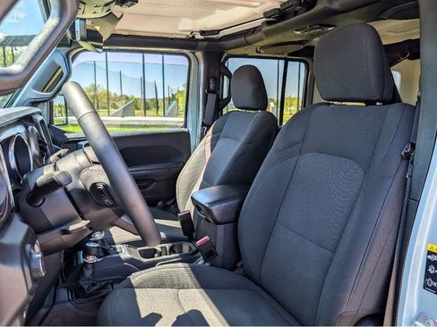 Used 2023 Jeep Wrangler Unlimited w/ Cold Weather Group AWD/4WD image 15