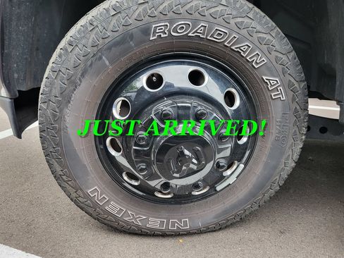 Used 2024 RAM 3500 Laramie w/ Night Edition AWD/4WD image 4
