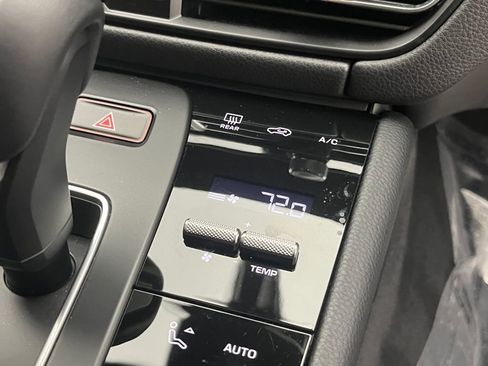 Used 2025 Porsche Macan image 18