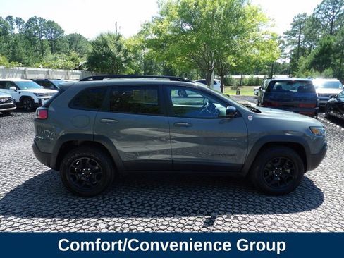 Used 2022 Jeep Cherokee Trailhawk w/ Sun, Sound & Nav Group AWD/4WD image 4