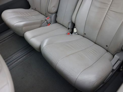 Used 2012 Toyota Sienna XLE image 15