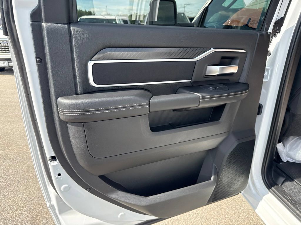 New 2026 RAM 2500 Big Horn AWD/4WD image 21