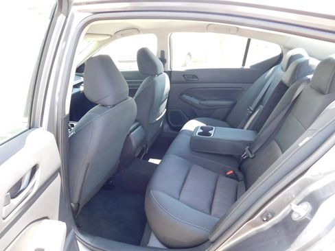 Used 2024 Nissan Altima 2.5 SV FWD image 10