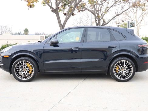 Used 2023 Porsche Cayenne Platinum Edition image 16