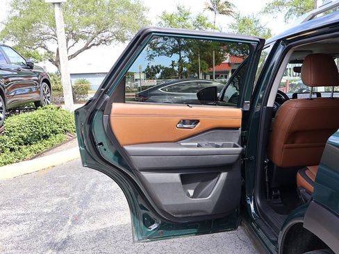 Used 2024 Nissan Pathfinder Platinum FWD image 27