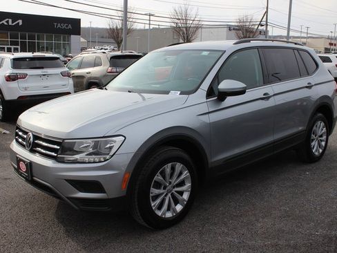 Used 2020 Volkswagen Tiguan S image 2