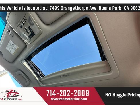 Used 2017 Toyota Sienna SE Premium w/ Cargo Management Package FWD image 31