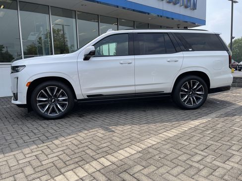 Used 2021 Cadillac Escalade Sport Platinum w/ Heavy-Duty Trailer Package image 2