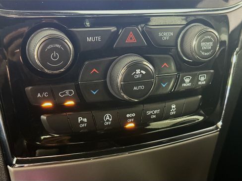 Used 2020 Jeep Grand Cherokee Altitude RWD image 19