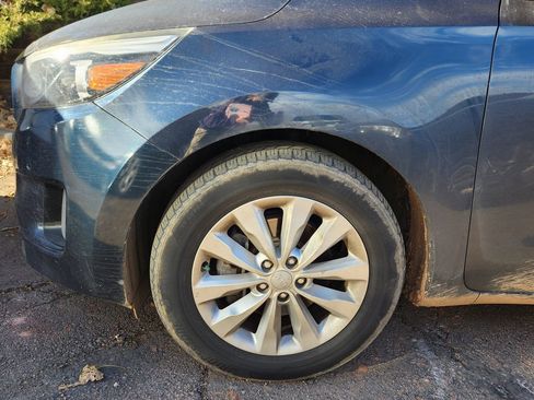 Used 2017 Kia Sedona EX image 22