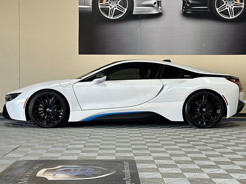 Used 2020 BMW i8 Coupe AWD/4WD image 7