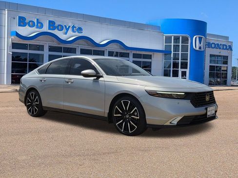 Used 2023 Honda Accord Touring image 3