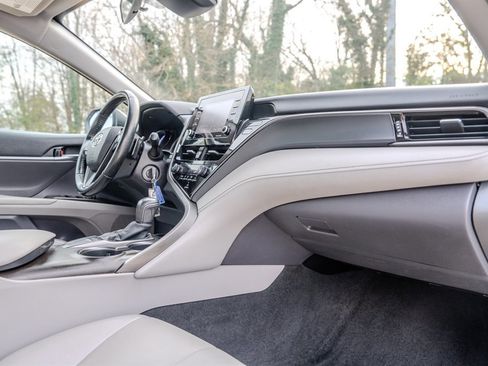 Used 2022 Toyota Camry SE image 32