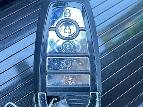 Certified 2023 Lincoln Nautilus Reserve w/ Equipment Group 202A image 22