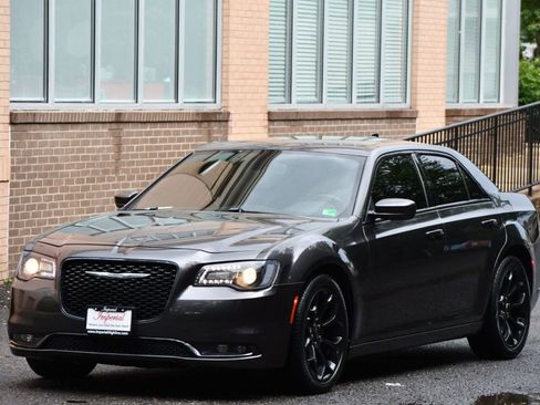 Used 2019 Chrysler 300 S image 2