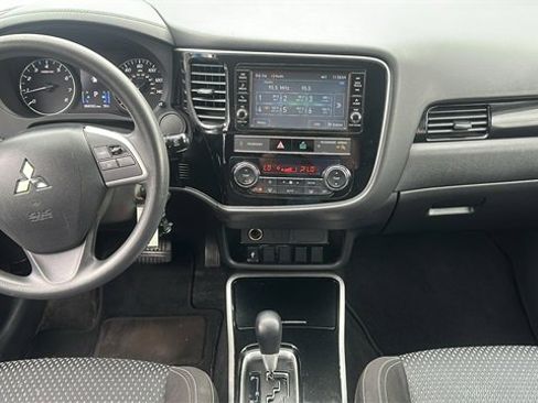 Used 2019 Mitsubishi Outlander ES image 24