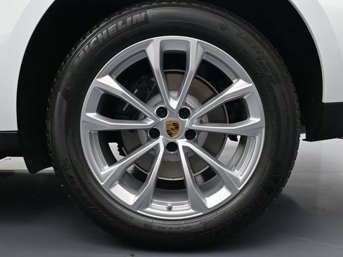 Certified 2026 Porsche Macan AWD/4WD image 26