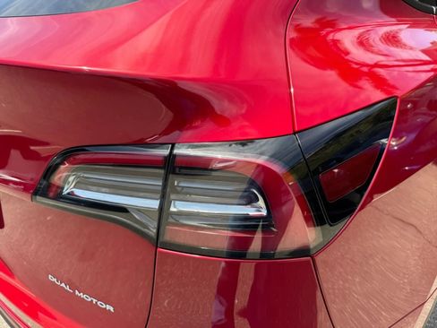 Used 2024 Tesla Model Y Long Range AWD/4WD image 28