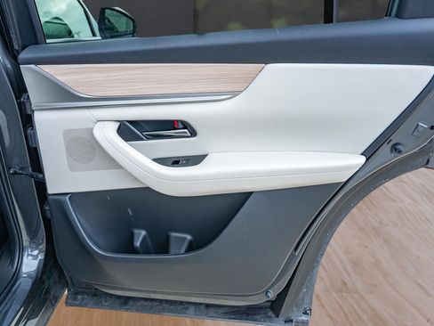 Used 2025 MAZDA CX-90 3.3 Turbo w/ Premium Plus Pkg image 16