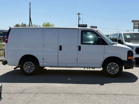 Used 2012 Chevrolet Express 1500 RWD image 3