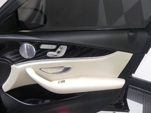 Used 2017 Mercedes-Benz E 300 4MATIC image 19